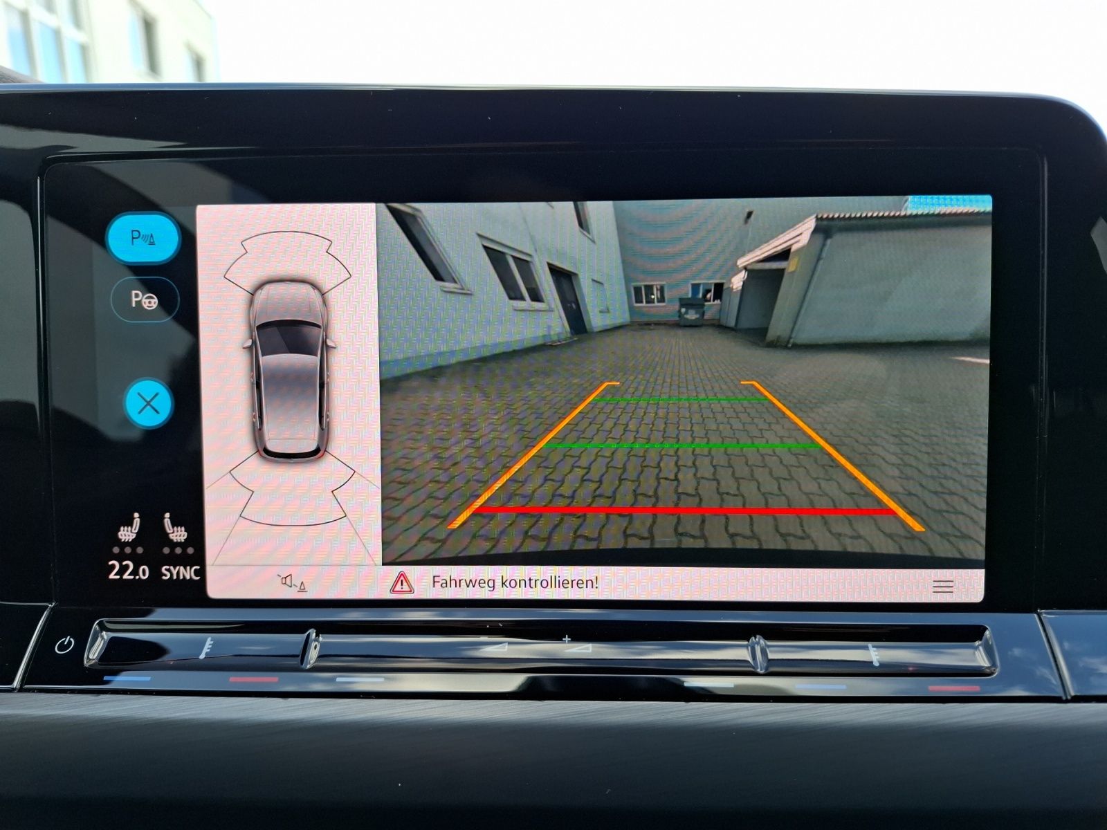 Fahrzeugabbildung Volkswagen Golf VIII TSI Style LEDplus Navi AID HUD ACC RFK