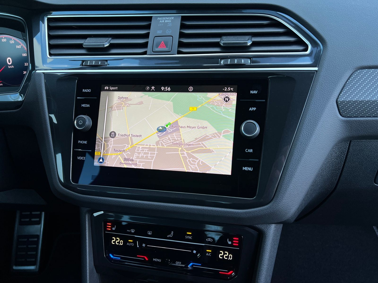 Fahrzeugabbildung Volkswagen Tiguan R-Line 1.5 TSI DSG *AHK, IQ-Light, Black