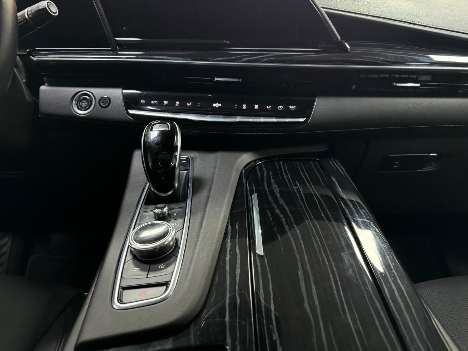 Fahrzeugabbildung Cadillac ESCALADE ESV SPORT 6.2 V8