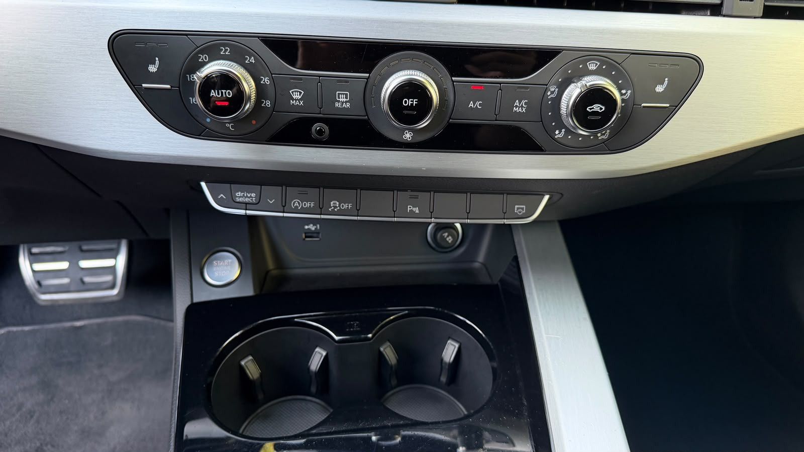 Fahrzeugabbildung Audi A4 40 TFSI 3x S-Line LED+VIRTUAL+MMI+SHZ+PDC+DSP