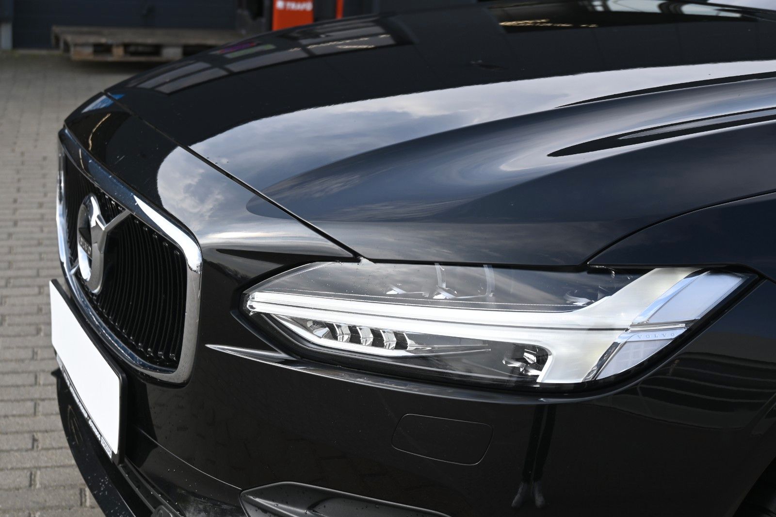 Fahrzeugabbildung Volvo **Mietkauf** S90 T5 Lim*Mom*LED*Navi*STHZ*Miete