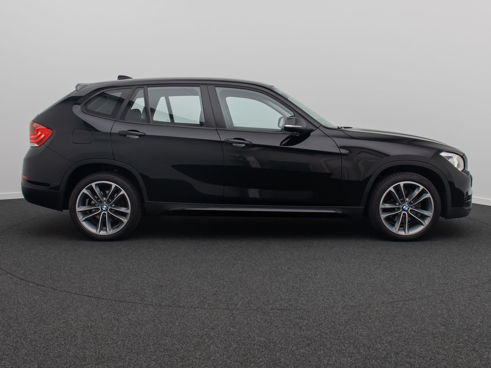 Fahrzeugabbildung BMW X1 sD18i Sport Line Xenon PDC NaviBusiness 18"