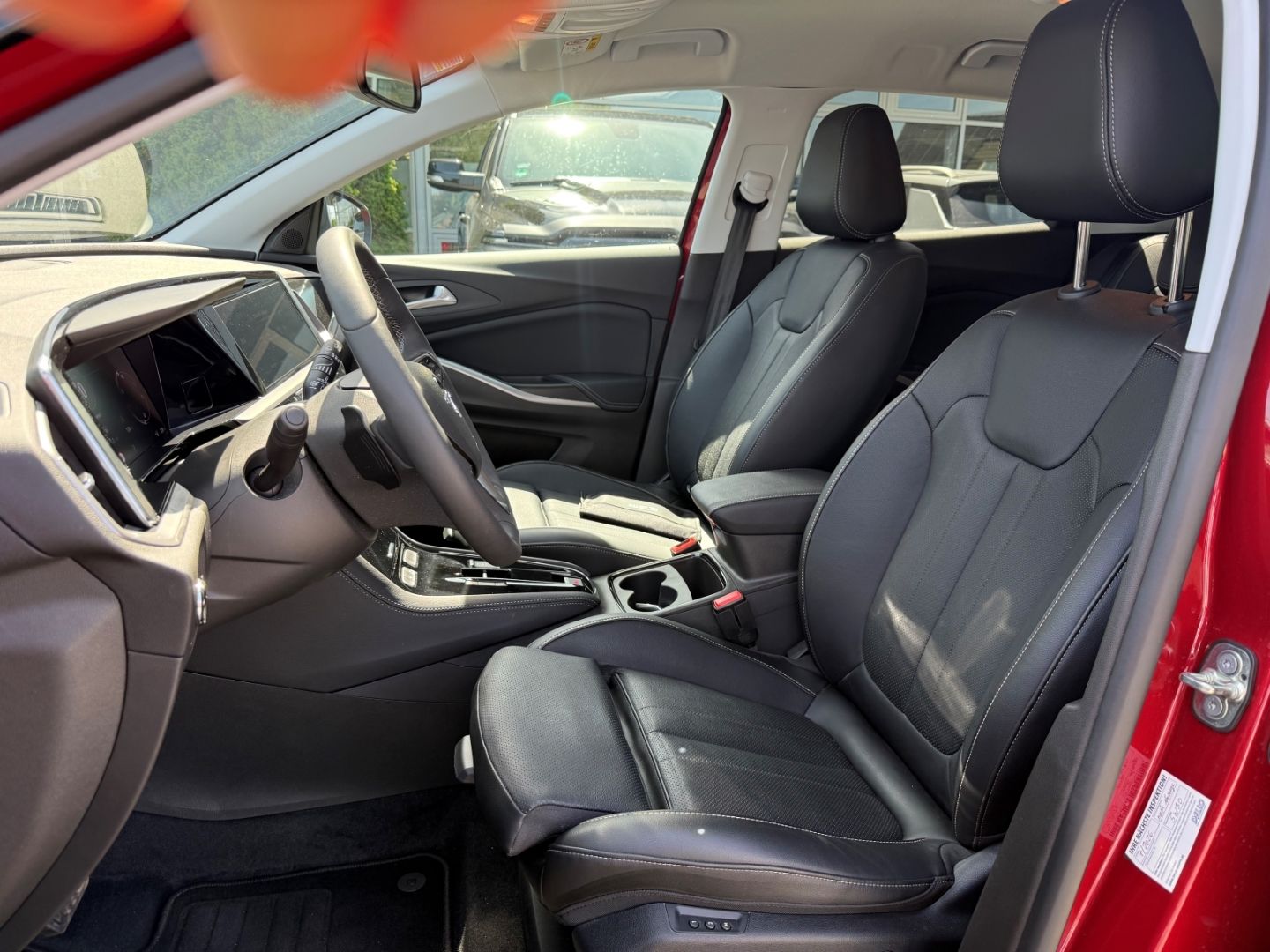 Fahrzeugabbildung Opel Grandland Ultimate 1,2T Navi+Leder+Sitzbelüftung