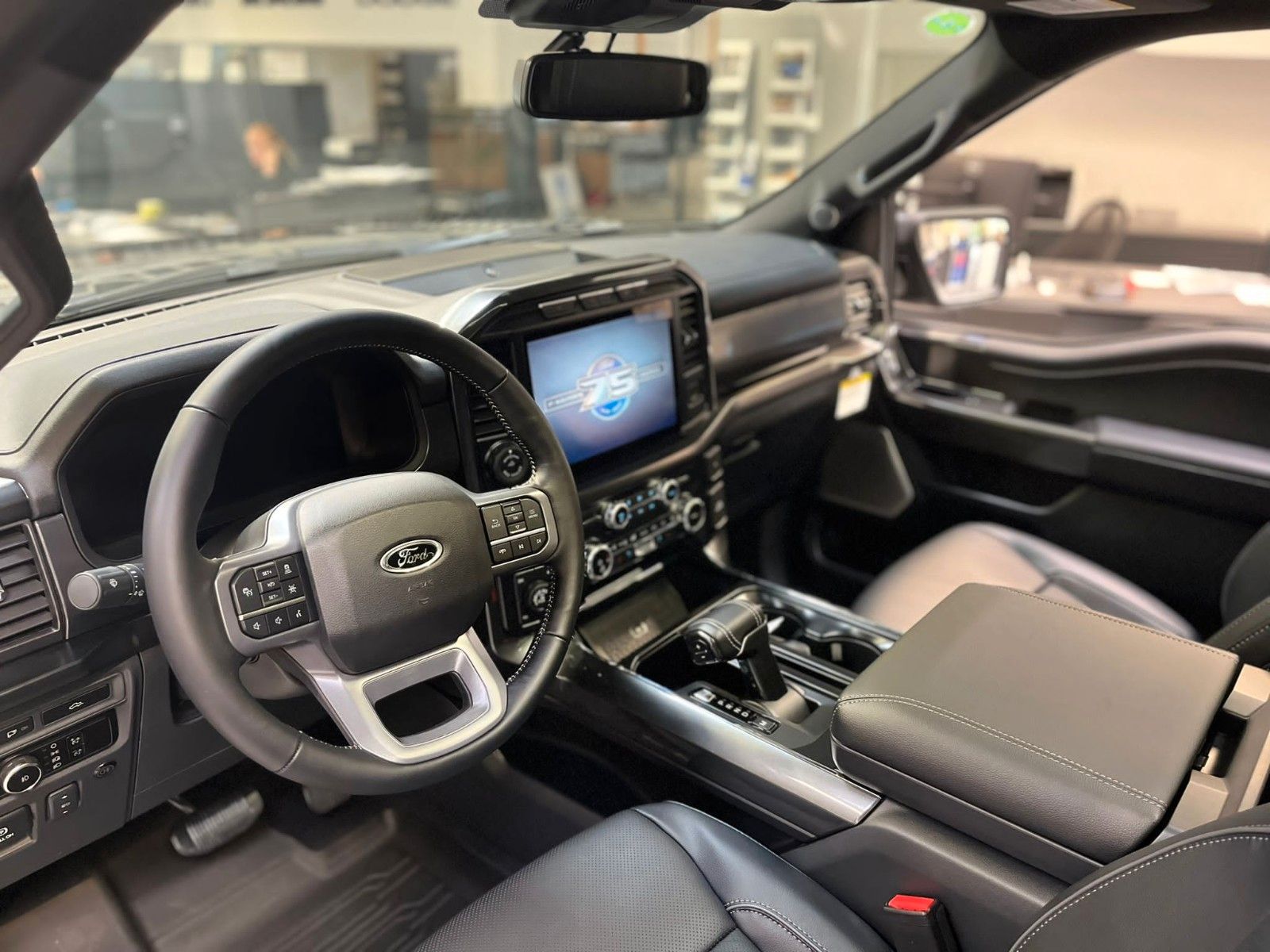 Fahrzeugabbildung Ford F-150 Lariat 5.0L V8 Supercrew 5,5" Black Ed.