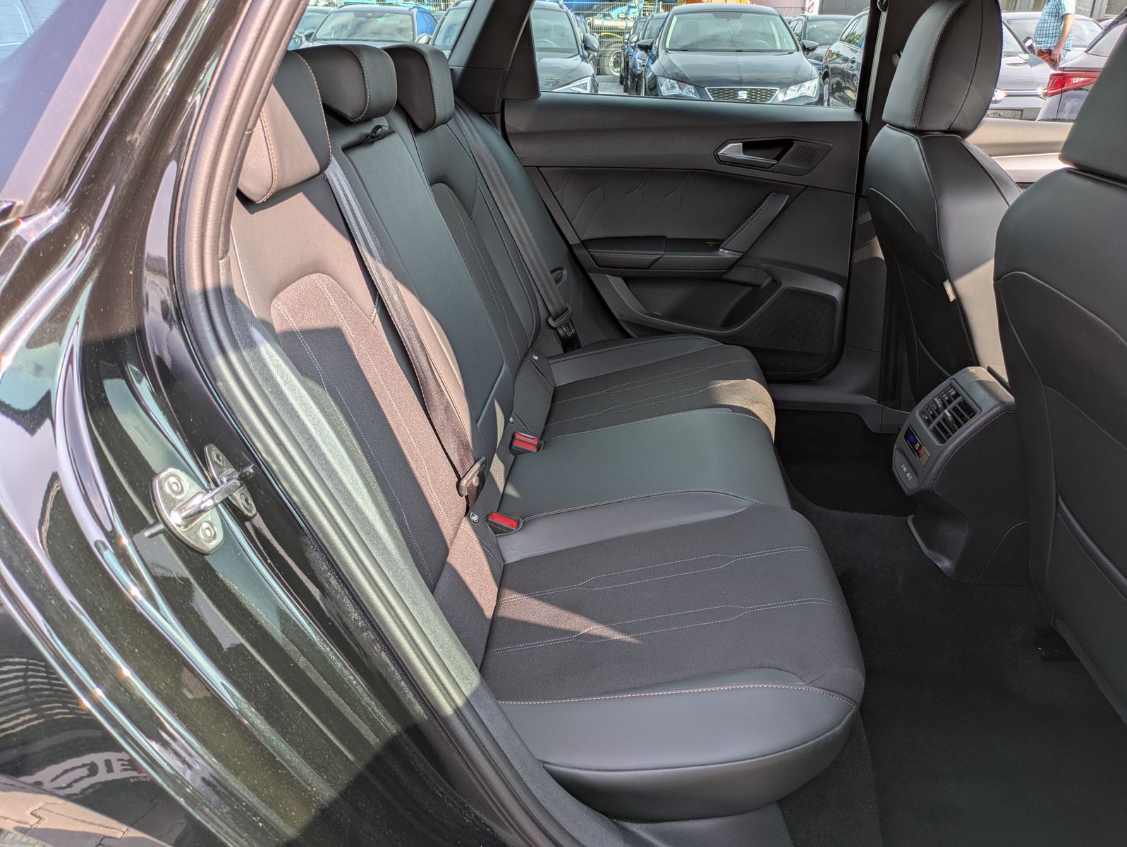 Fahrzeugabbildung CUPRA Leon 1.5 eTSI DSG MATRIX-LED*ACC*AHK*KAMERA*18"