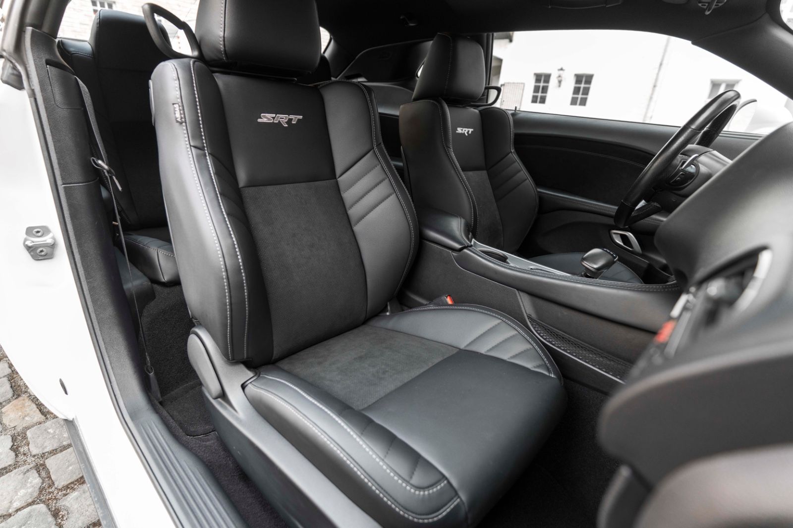 Fahrzeugabbildung Dodge Challenger 6,4L SCAT PACK ALPINE CARPLAY KAM