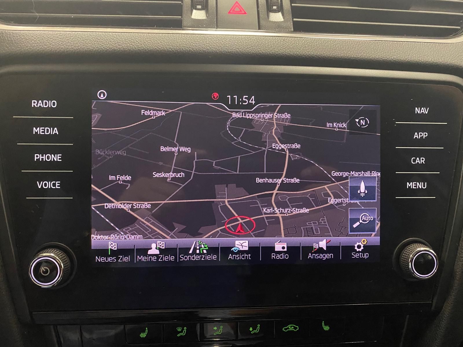 Fahrzeugabbildung SKODA Octavia 2.0 TDI Tour APP+ALLWETTER+NAVI+SITZHEIZ