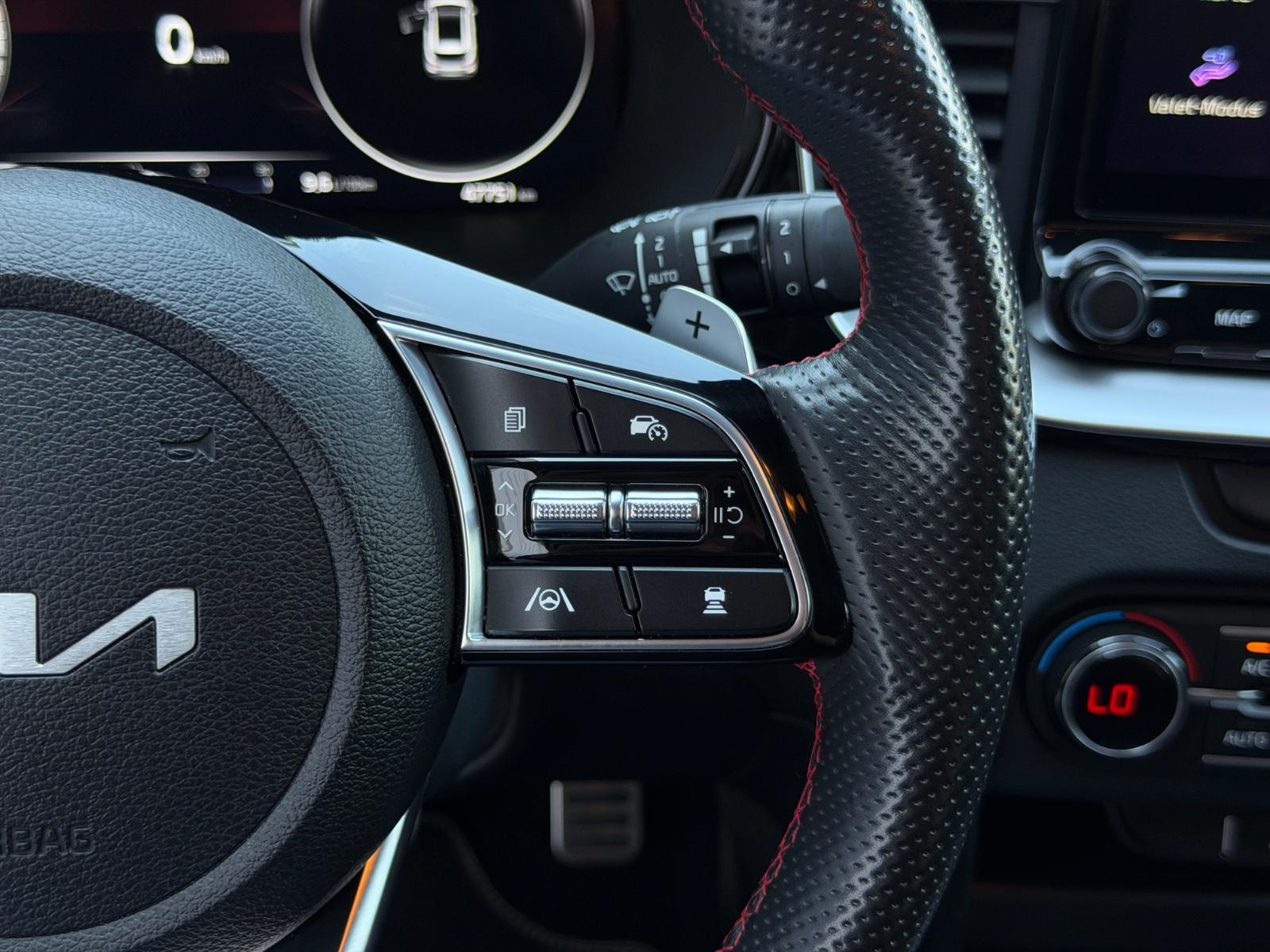 Kia Ceed GT/Automatik/LED/JBL/AHK/Alcantara/47700km