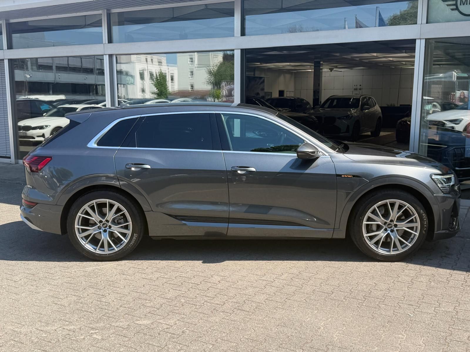 Fahrzeugabbildung Audi e-tron 55 QUATT 2X S LINE LUFT+LED+SHZ+NAVI+AHK+