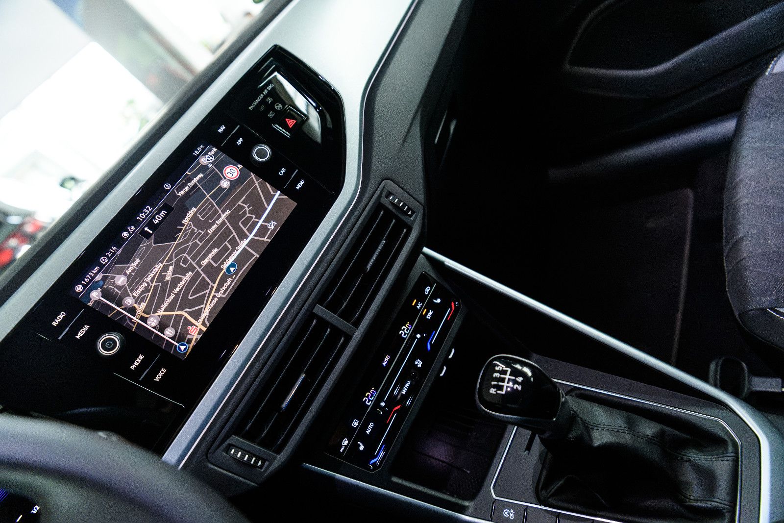 Fahrzeugabbildung Volkswagen Taigo Goal 1.0 TSI LED+NAVI+ACC+APP+SHZ+5 J.GAR.