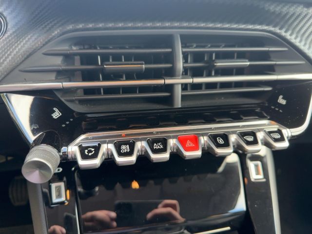 Foto Nummer 17: PEUGEOT 208