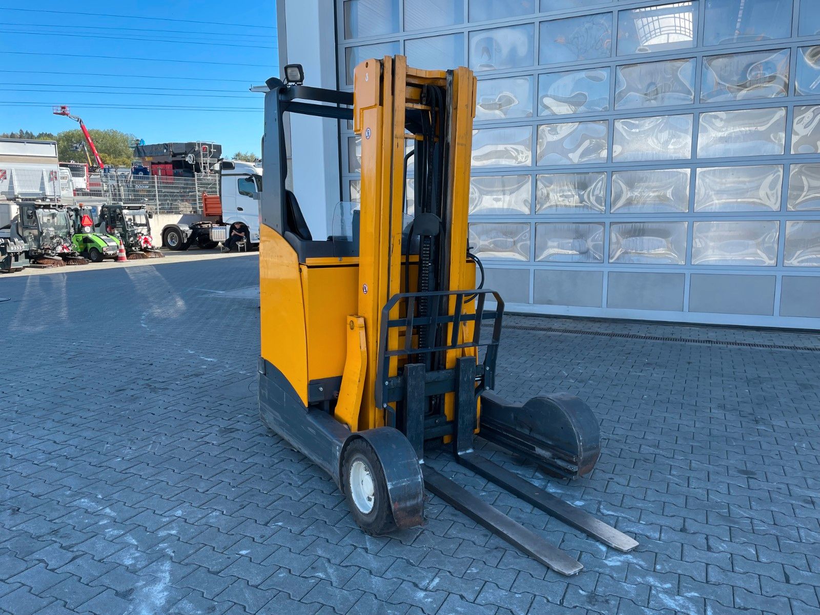 Fahrzeugabbildung Jungheinrich ETV C16 / Triplex 5.3m / SS / nur 3.594h / 2023