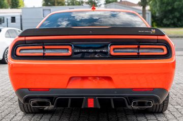 Dodge Challenger - 8