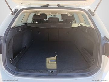 Volkswagen Passat - 10