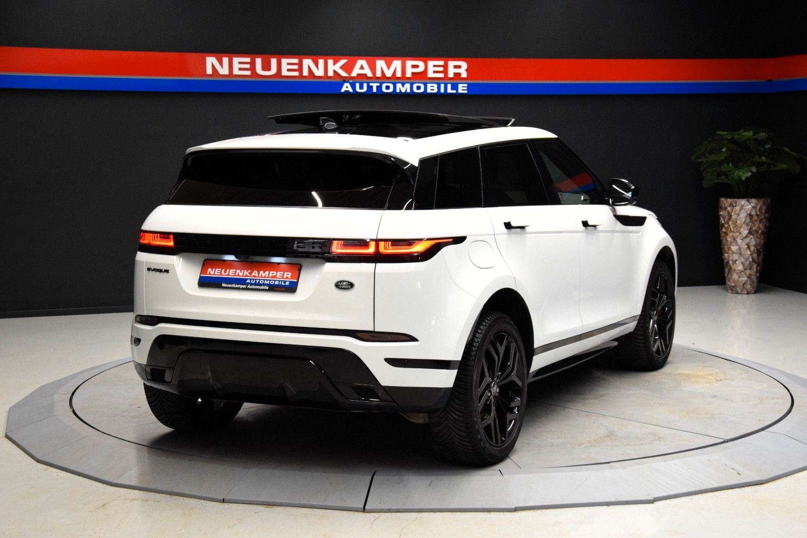 Fahrzeugabbildung Land Rover Range Rover Evoque R-Dynamic SE Pano ACC Memory