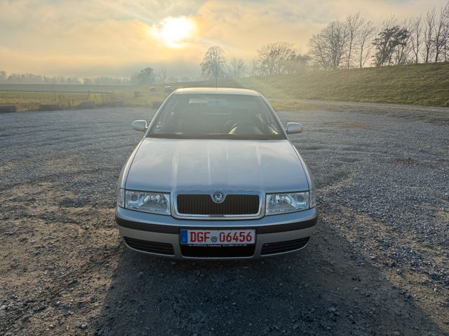 Skoda Octavia Lim. Elegance 2.Hand Ahk Klima TÜV 07/25