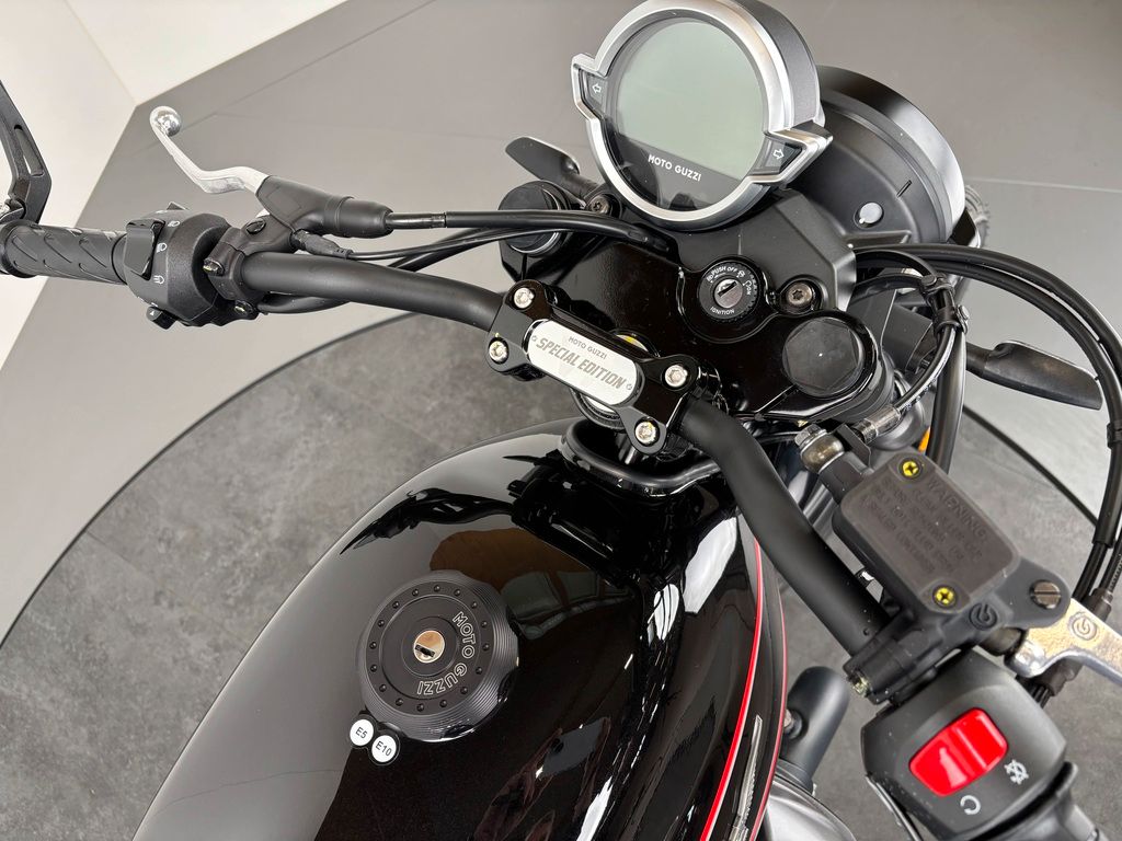 Fahrzeugabbildung Moto Guzzi V7 IV STONE SPECIAL EDITION *ARROW *NEUWERTIG