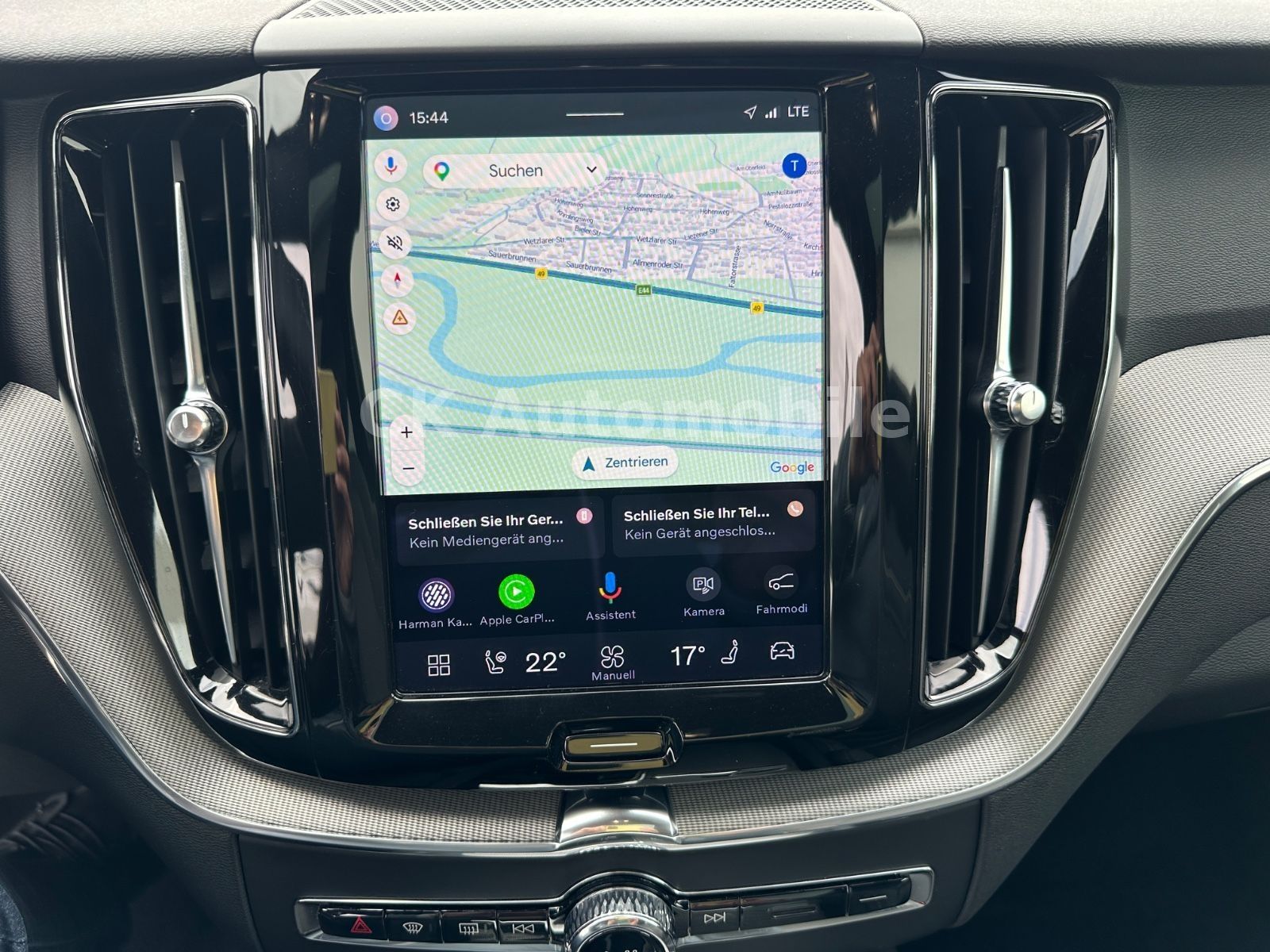 Fahrzeugabbildung Volvo XC60 B4 R Design 2WD/Navi/Pano/Kamera/LED