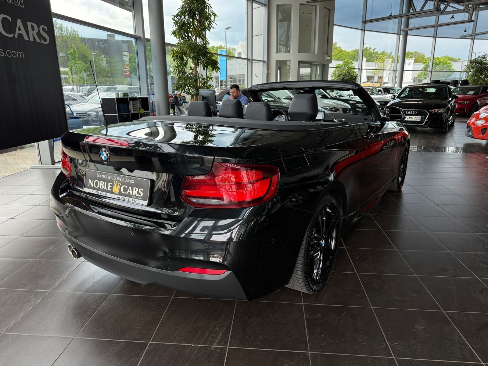 Fahrzeugabbildung BMW 220i Cabrio M Sport H/K LED NAV PDC SHZ 18"