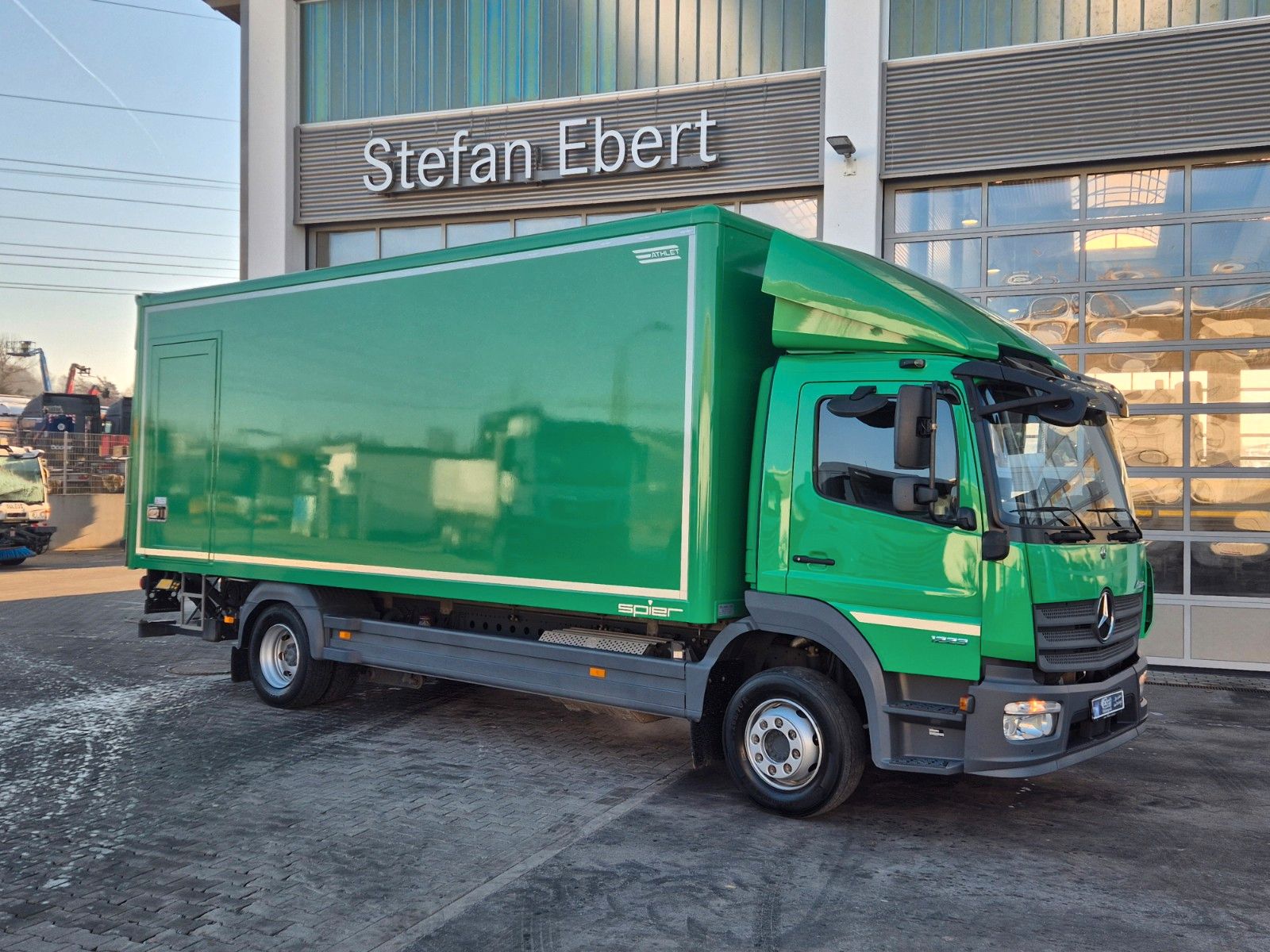 Fahrzeugabbildung Mercedes-Benz Atego 1223 L LBW 2.000kg Tür Spoiler Klima