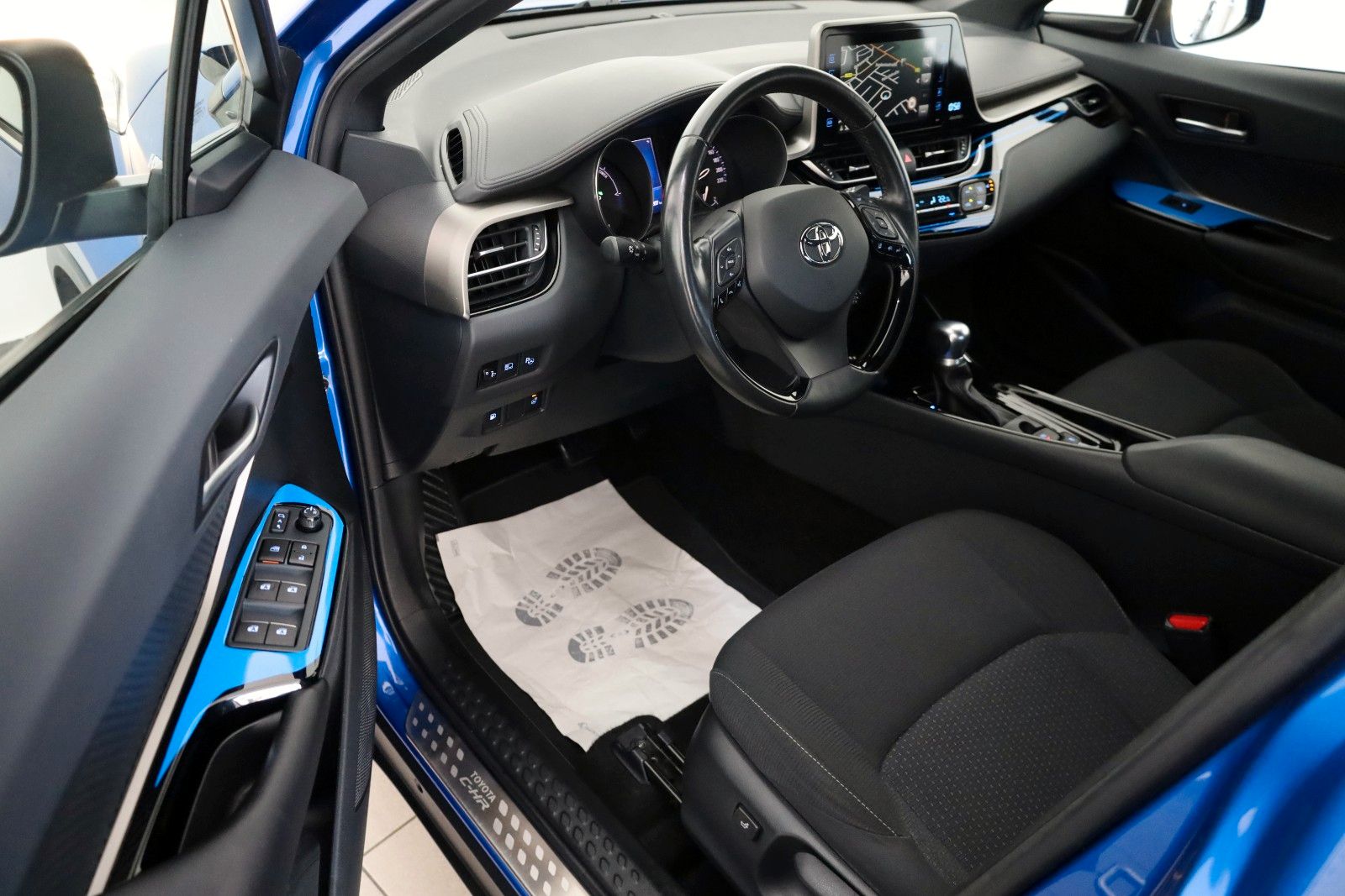 Fahrzeugabbildung Toyota C-HR Hybrid Team D Navi,Kamera,SH,PDC