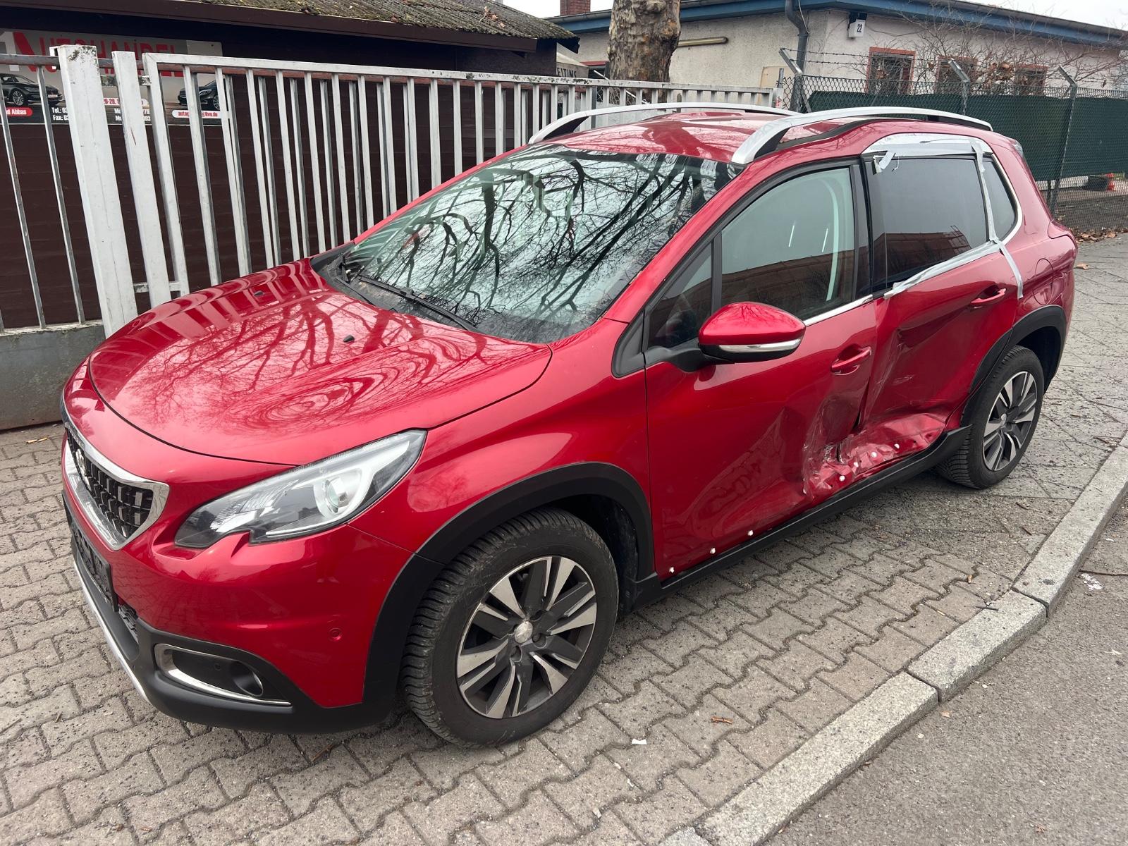 Peugeot 2008 Allure PureTech 110 EAT6 *Blechschaden*