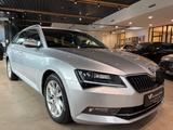 Skoda Superb Combi Style+AHK+SHZ+LEDER+STYLE+STANDH - silberne Skoda Superb