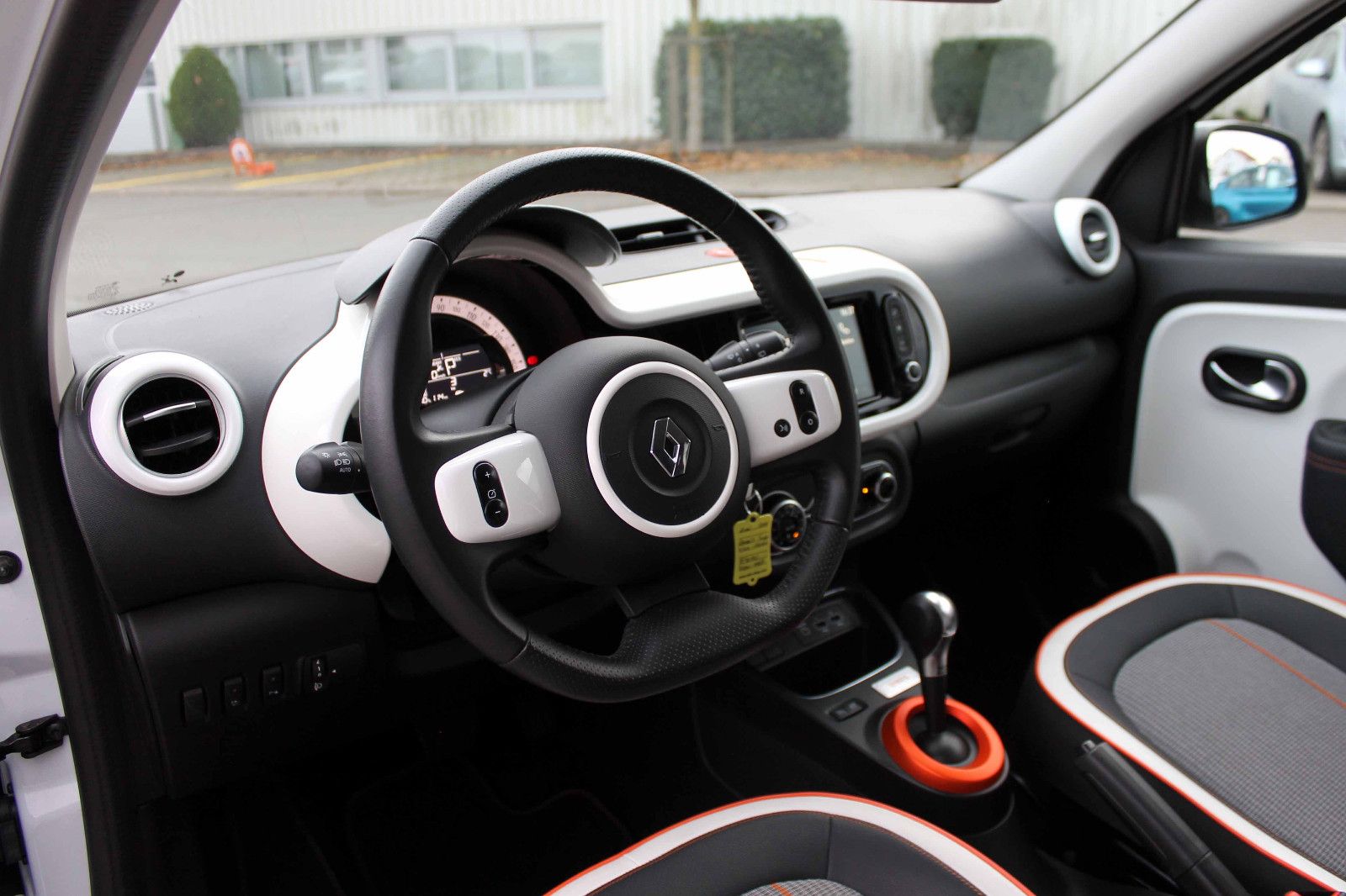 Fahrzeugabbildung Renault Twingo Vibes Electric 21kWh KAM PDC SHZ KLIMA BT
