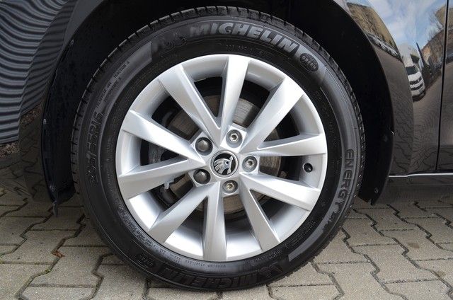 Fahrzeugabbildung SKODA Octavia Combi TDI Style Navi GRA PDC SH LM