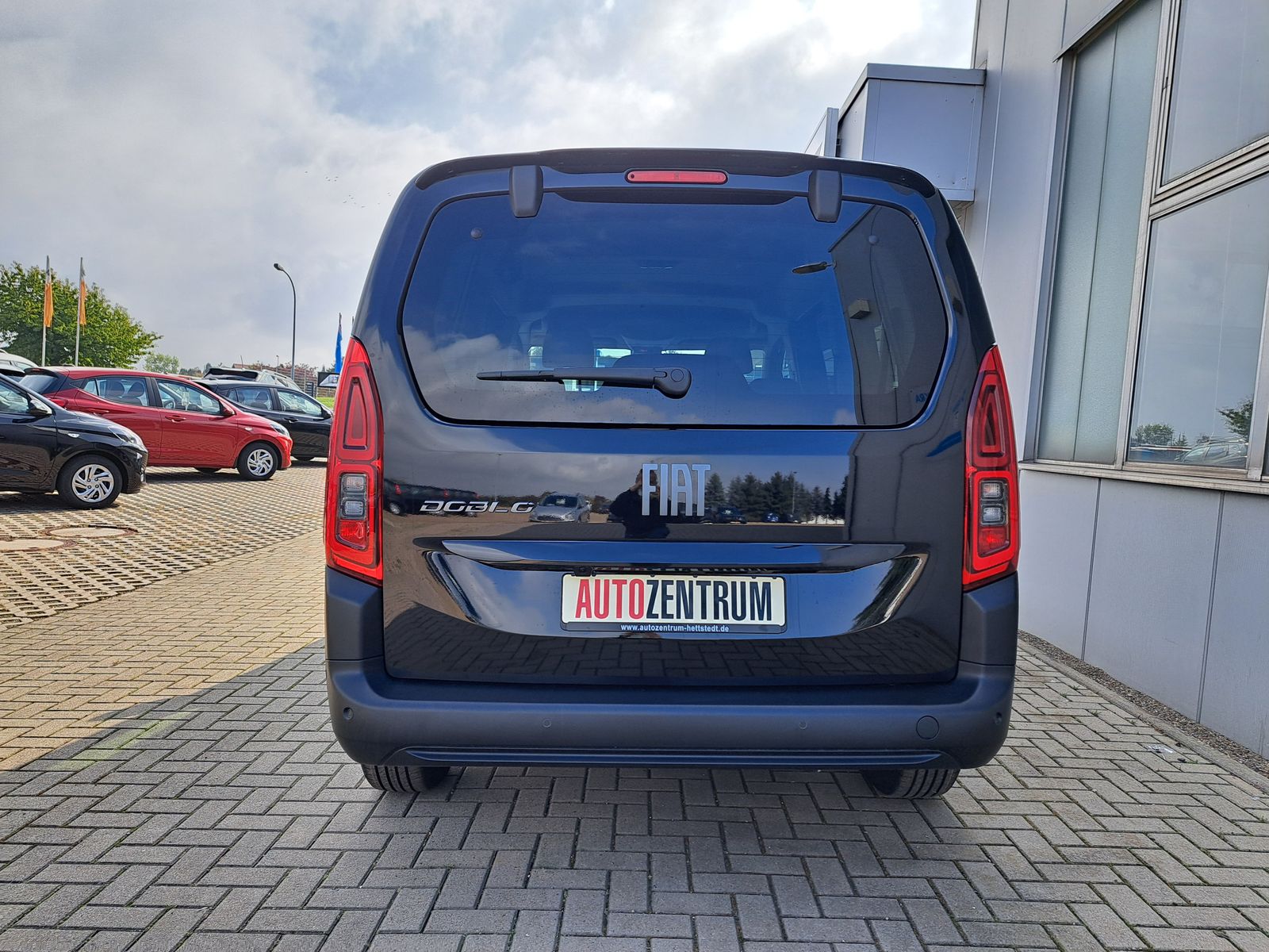 Fahrzeugabbildung Fiat Doblo Kombi L2 1.5 HDi 130PS 7-SITZE AUTOMATIK