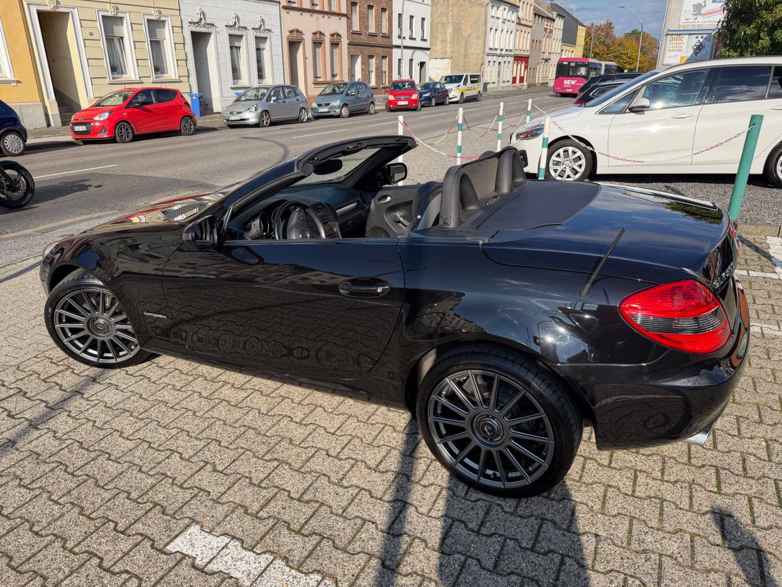 Fahrzeugabbildung Mercedes-Benz SLK 200 Kompressor 18 ZOLL LEDER AIRSCARF TEMPOM