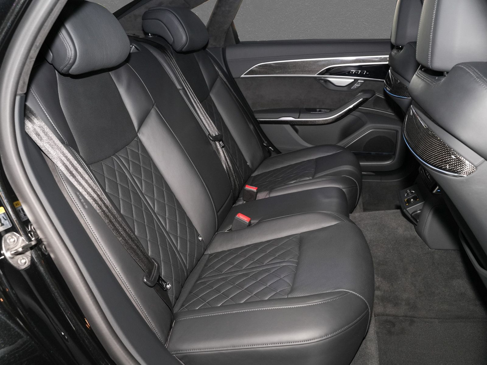 Fahrzeugabbildung Audi S8 ABT 700 - Massage vo+hi | Einzelsitze im Fond