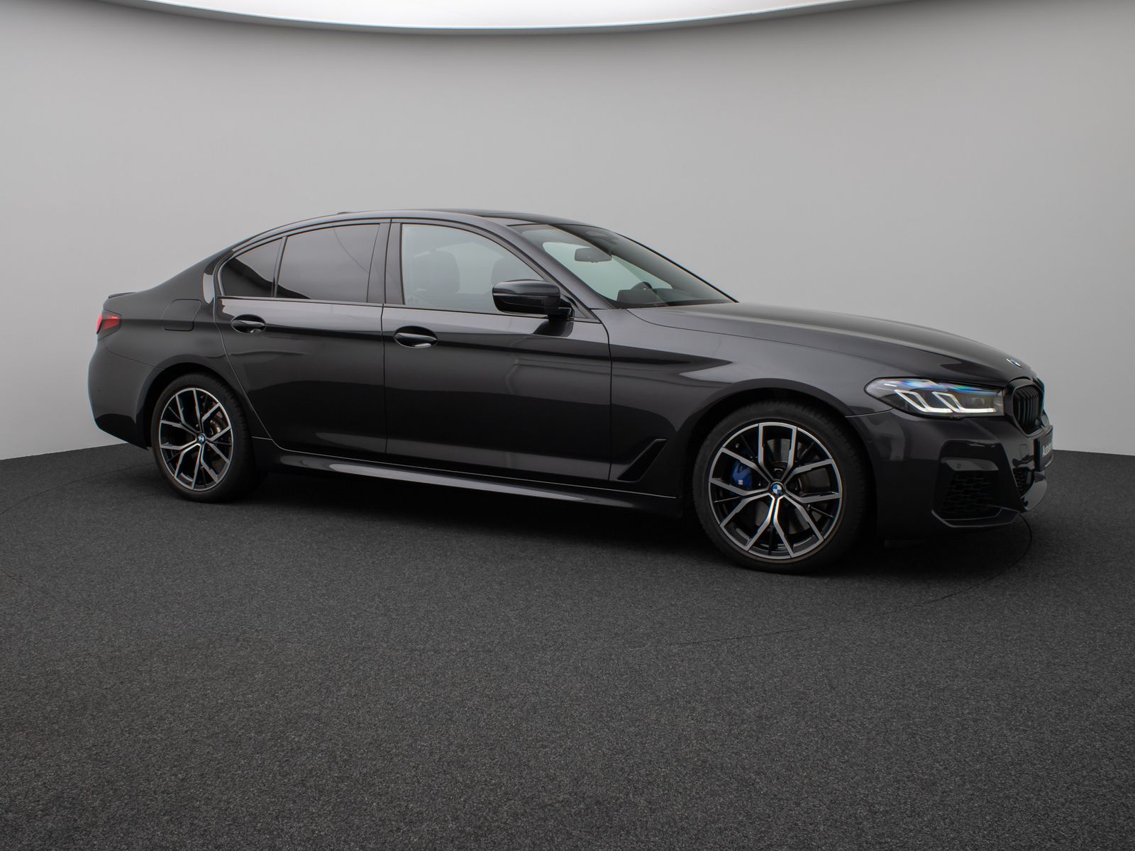Fahrzeugabbildung BMW 540i xD M Sport Glasdach Laser Kamera HUD SoftCL