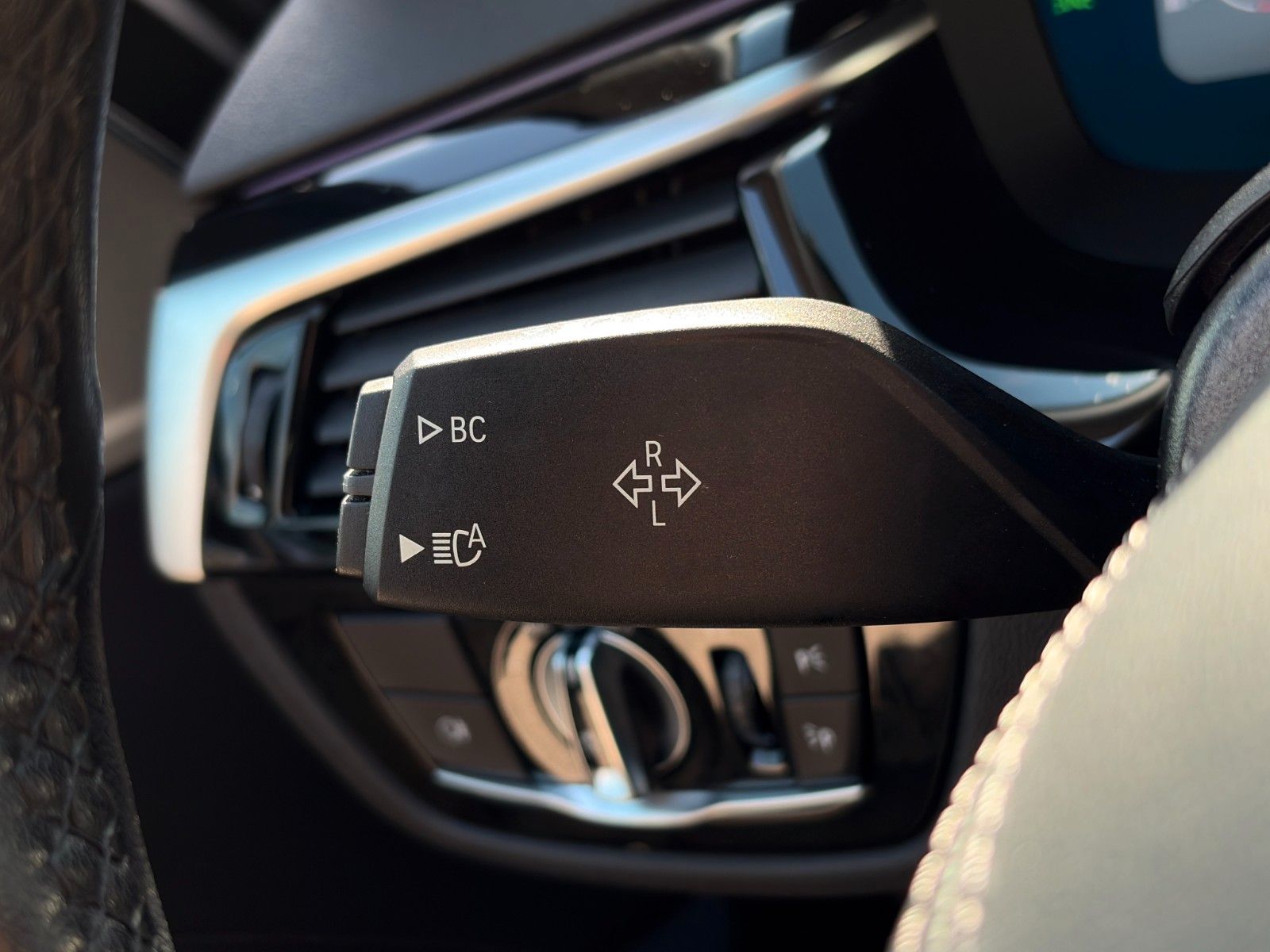 Fahrzeugabbildung BMW 540i Aut. Leder HuD Adap. LED CAM ACC H&K AHK