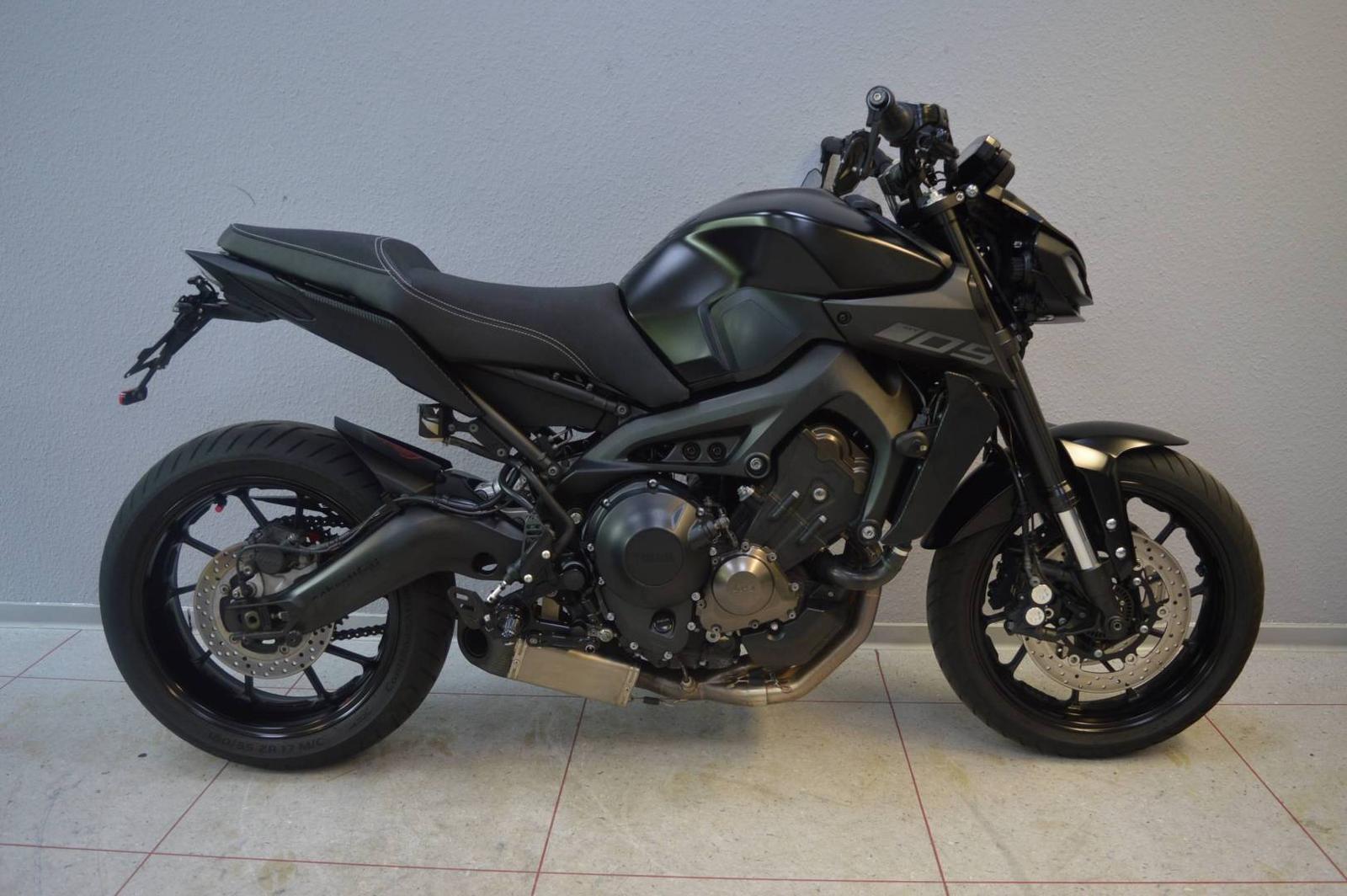Yamaha MT-09 ABS Schwarz Black (+ viel Zubehör / Leovin