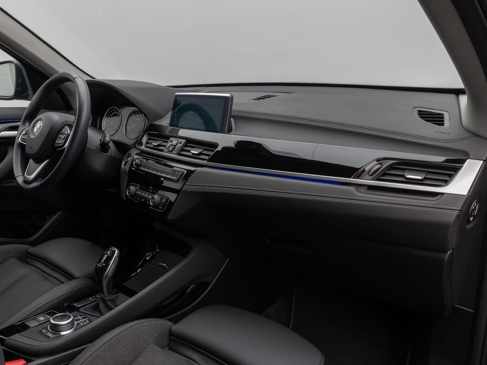 Fahrzeugabbildung BMW X1 sD20i SportLine Parkassistent Lordos DAB LED