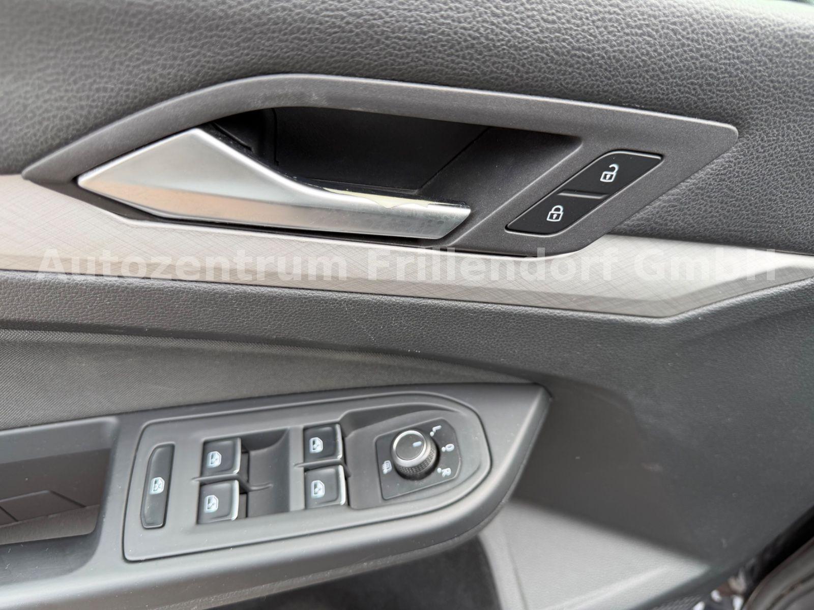 Volkswagen Golf VIII Lim. Life NAVI/IQ/AMBIENTE BELEUCHTUNG, миниатюра 17