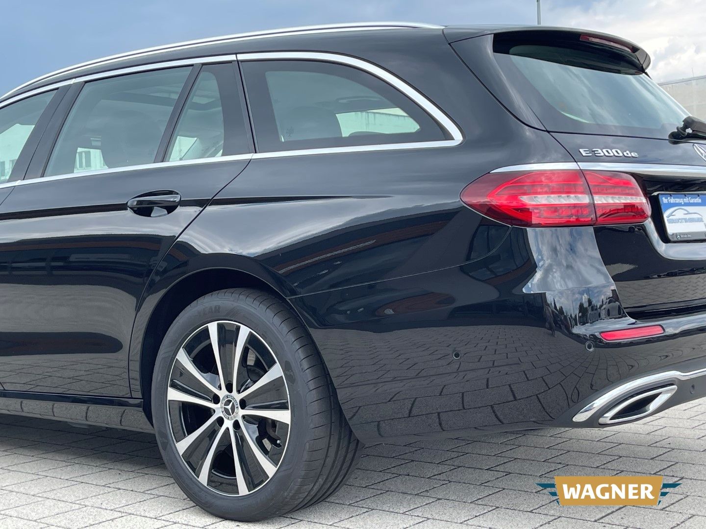 Fahrzeugabbildung Mercedes-Benz E 300 de 4Matic EU6d Sitzheizung LED