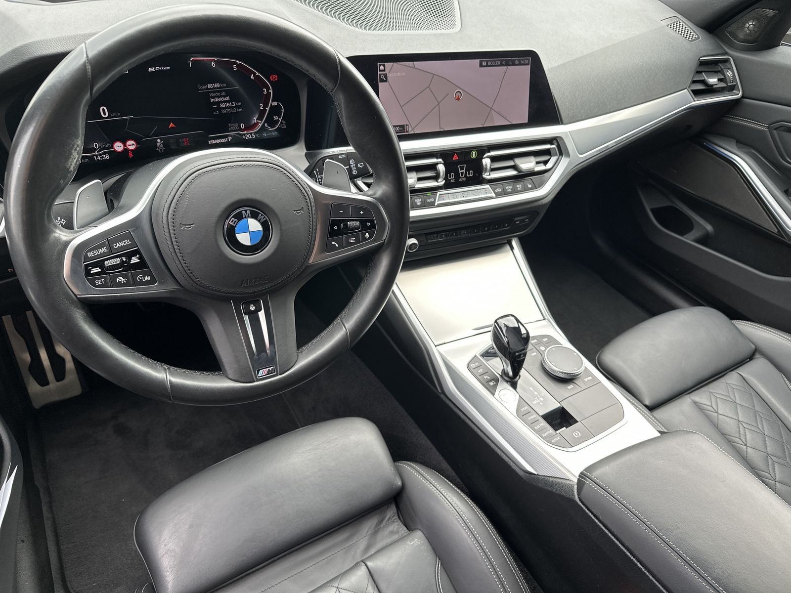 Fahrzeugabbildung BMW 330e Touring xDrive M-Sport NAV+LASER+360°+19ZO