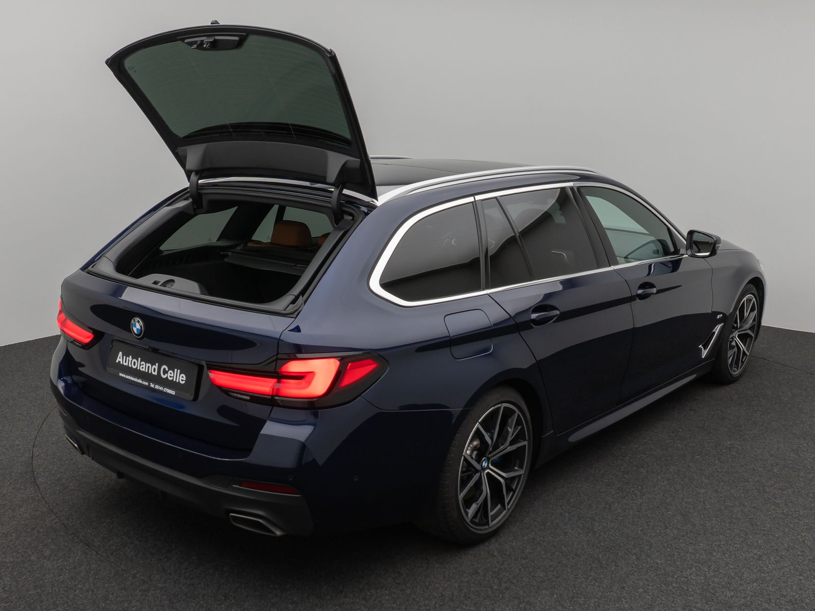 Fahrzeugabbildung BMW 530d M Sport Panorama 360°Laser HUD HiFi SoftCL