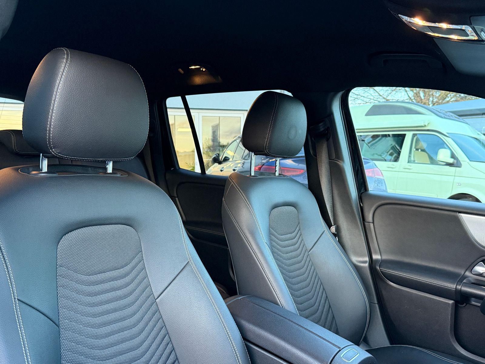 Fahrzeugabbildung Mercedes-Benz GLB 220d 4Matic Aut AHK DAB Navi Memory SHZ PDC