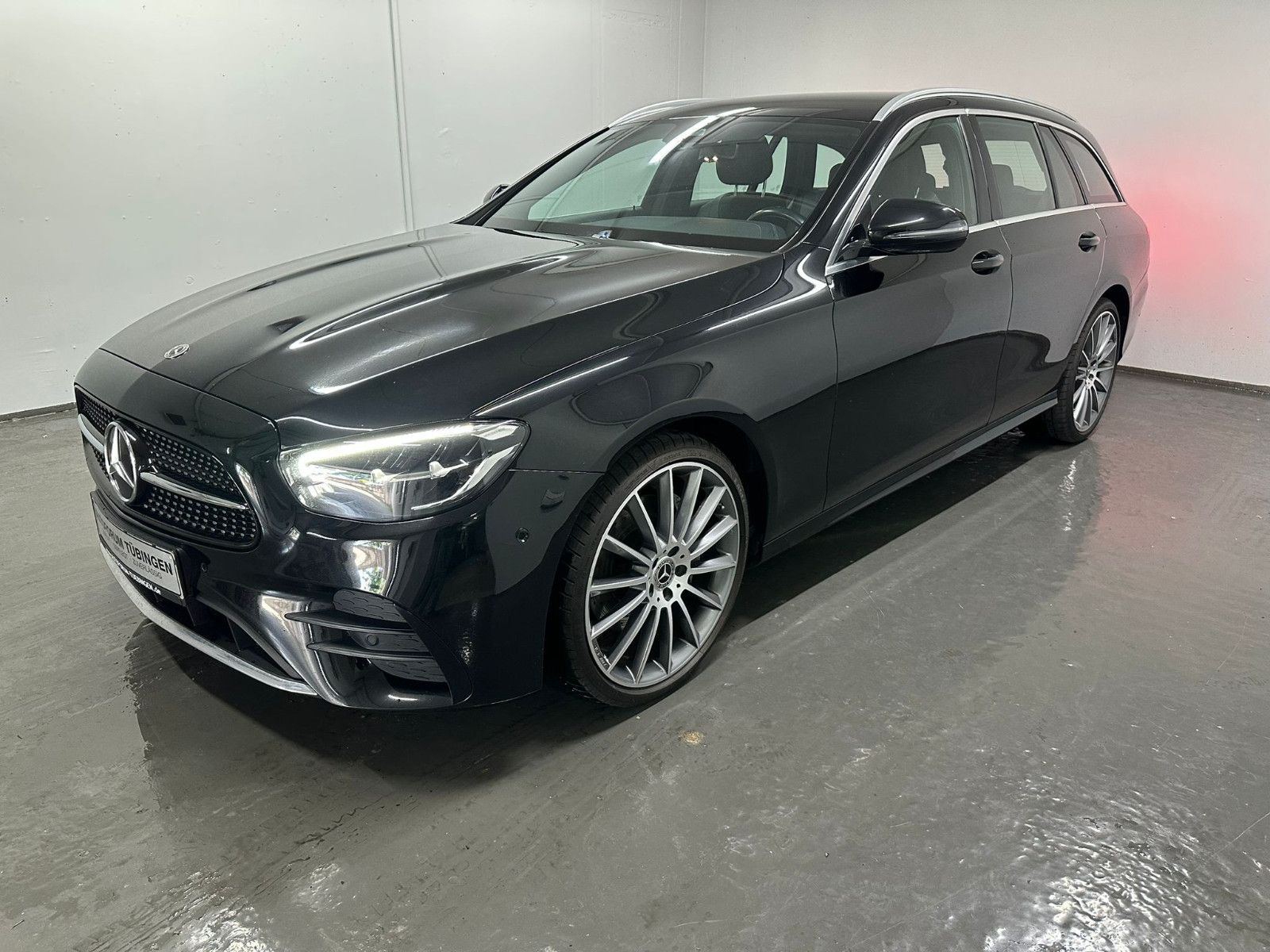 Fahrzeugabbildung Mercedes-Benz E 300 d 4MATIC T Autom * AMG-LINE*NAVI*AMBIL*