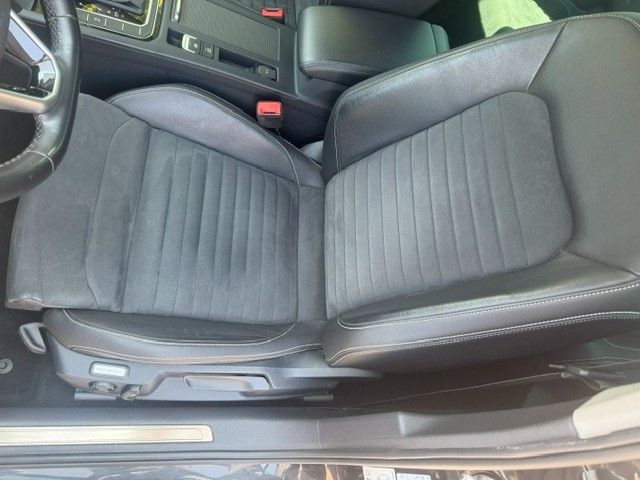 Fahrzeugabbildung Volkswagen Passat Variant Elegance LED AHK LEDER