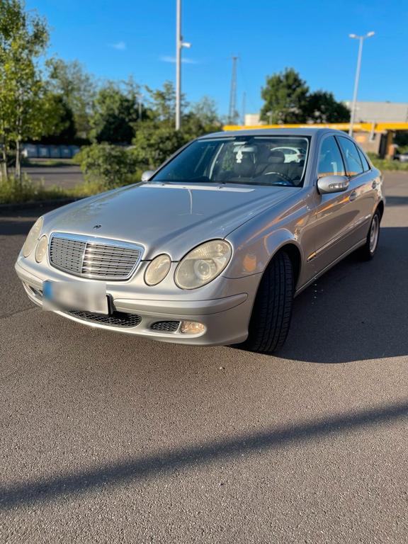 Mercedes-Benz E 220