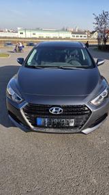 Hyundai i40 1. Hand Navi + Rückfahrkamera 1.6 GDI Trend - Hyundai i40 mit Benzin-Antrieb: Kombi, 1.6