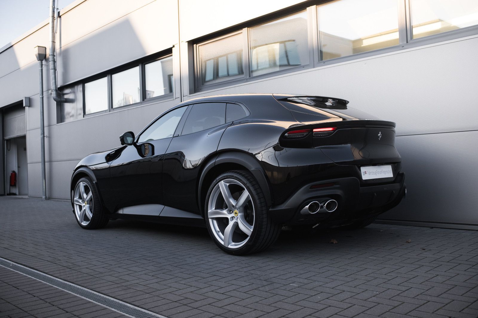 Fahrzeugabbildung Ferrari Purosangue-Pano-Lift-Burm.-360Kam.-Karbonlenkrad