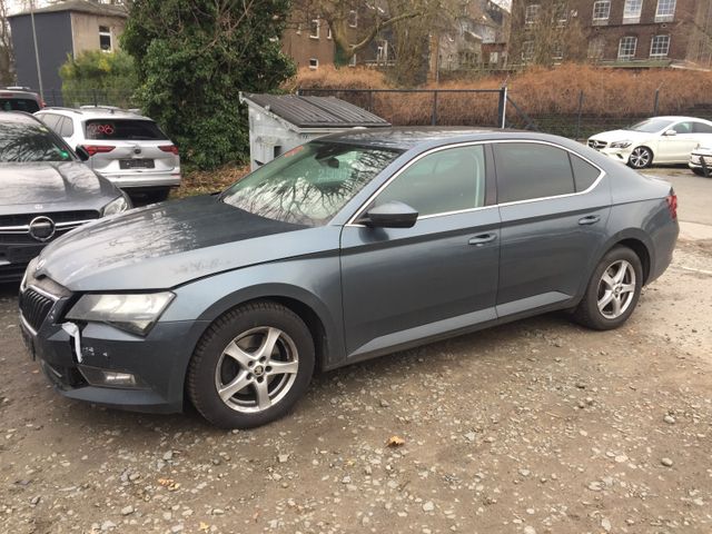 Skoda Superb 2,0   Ambition 4x4. Navigation