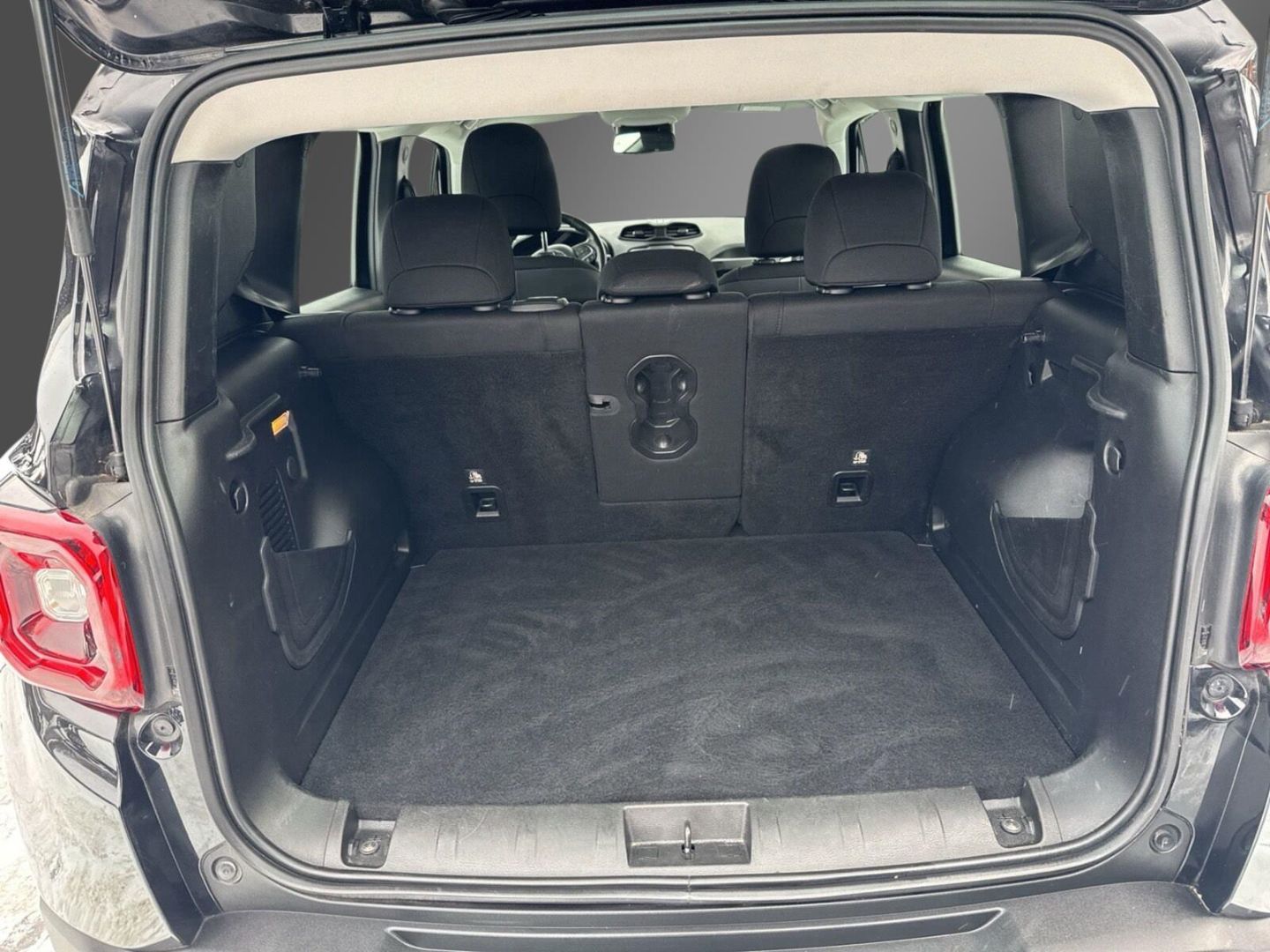 Fahrzeugabbildung Jeep Renegade Limited FWD 1.3 T-GDI -Navigation-LED-