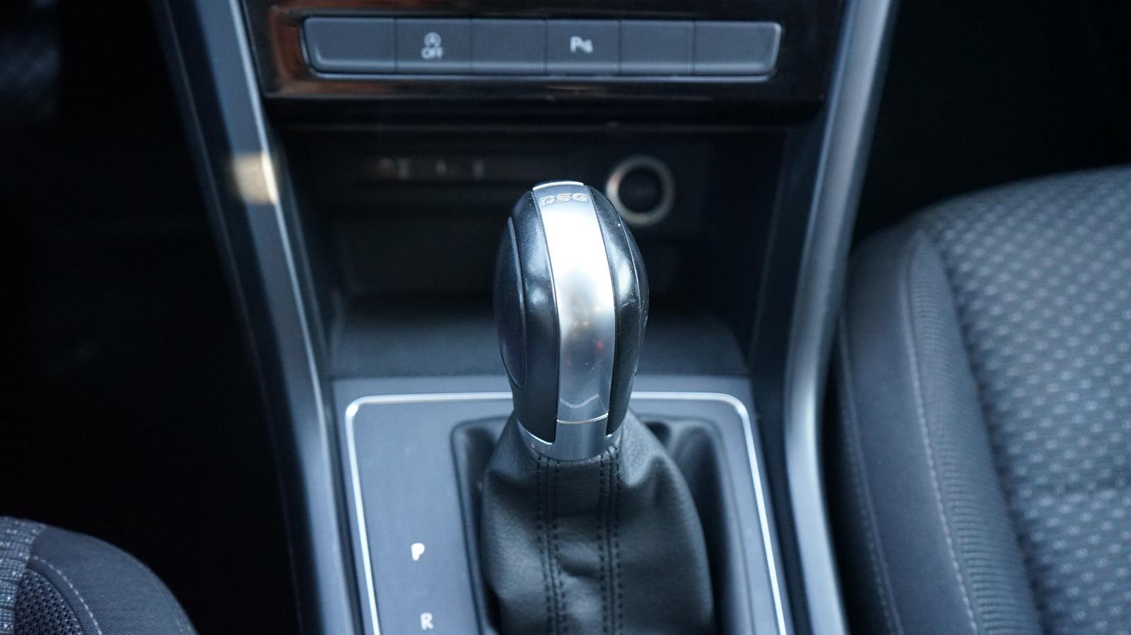 Volkswagen Touran Comfortline 1.4-7 Sitzer-Navi-DAB-3 Zonen