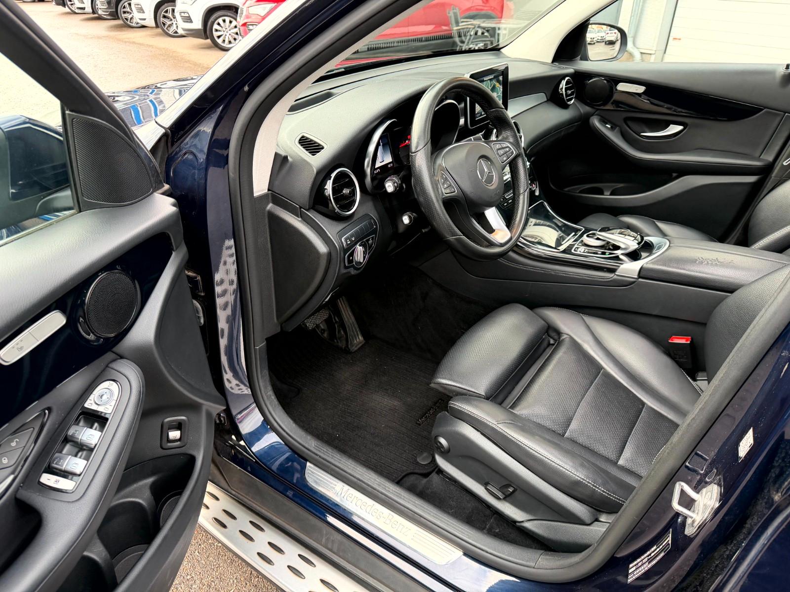 Mercedes-Benz GLC 300 4Matic Exclusive Pano_LED_Navi_HeadUp